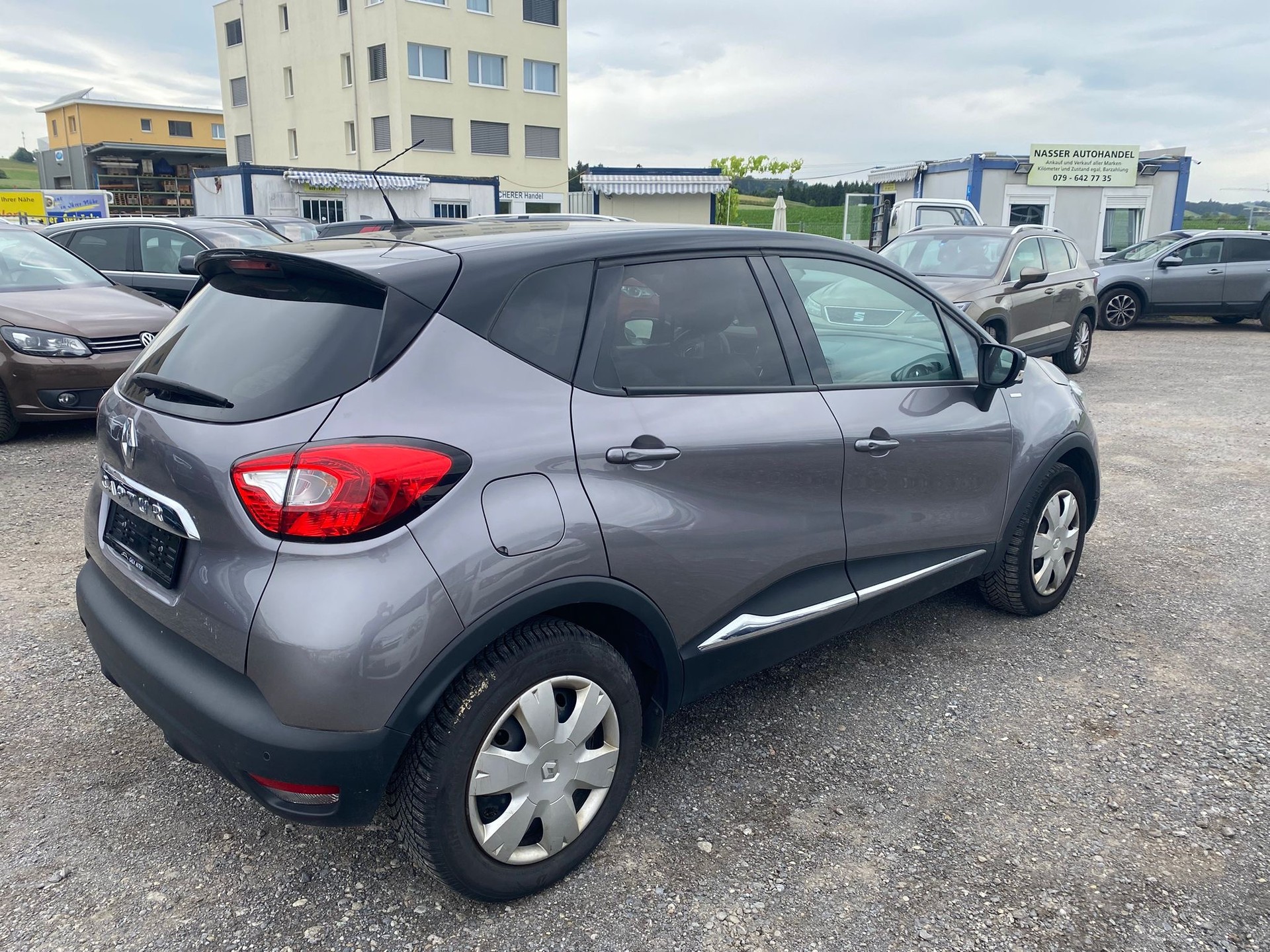 RENAULT Captur 1.2 T 16V Swiss Edition EDC-image-5