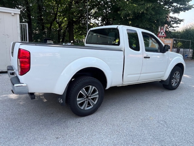 NISSAN Navara King Cab XE 2.5 dCi 4WD-image-2