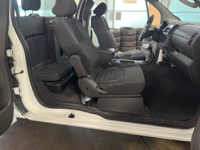 NISSAN Navara King Cab XE 2.5 dCi 4WD-image-6