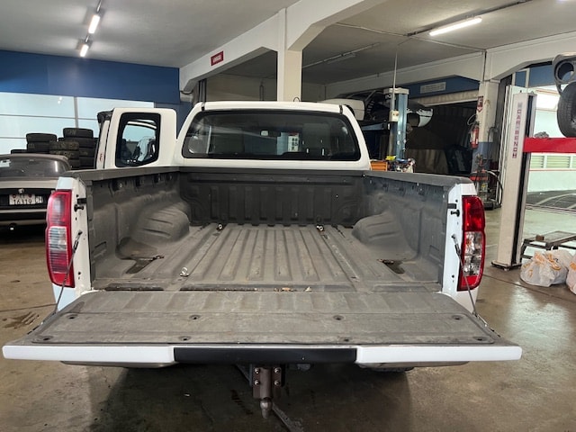 NISSAN Navara King Cab XE 2.5 dCi 4WD-image-5