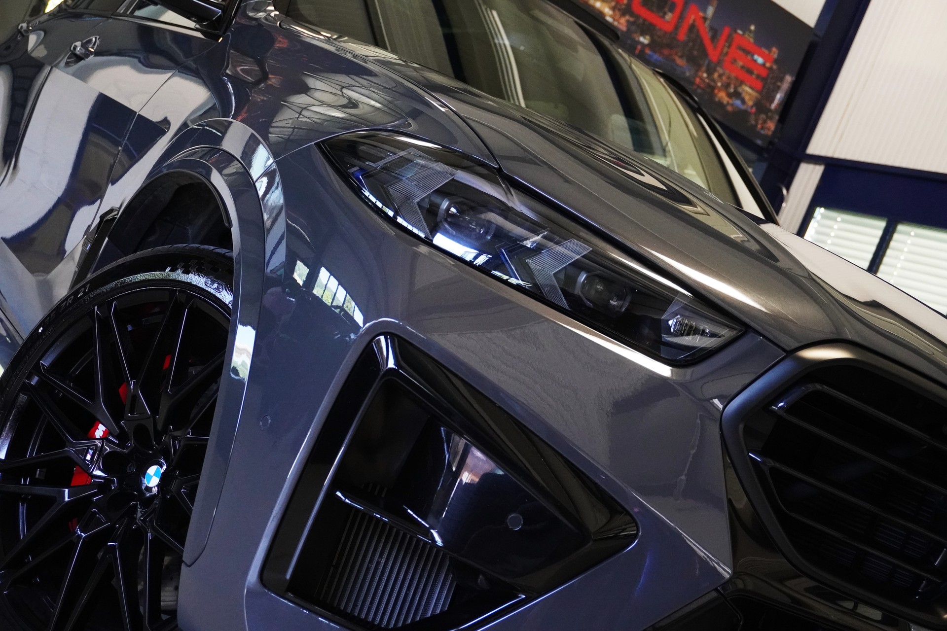 BMW X5M Competition // BMW Werksgarantie bis 09/2030 // Individual Dravitgrau // Bowers & Wilkins //-image-1