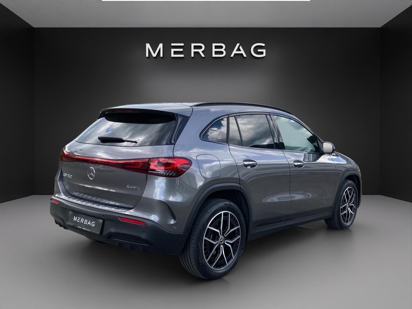 MERCEDES-BENZ EQB 300 4Matic AMG Line-image-3