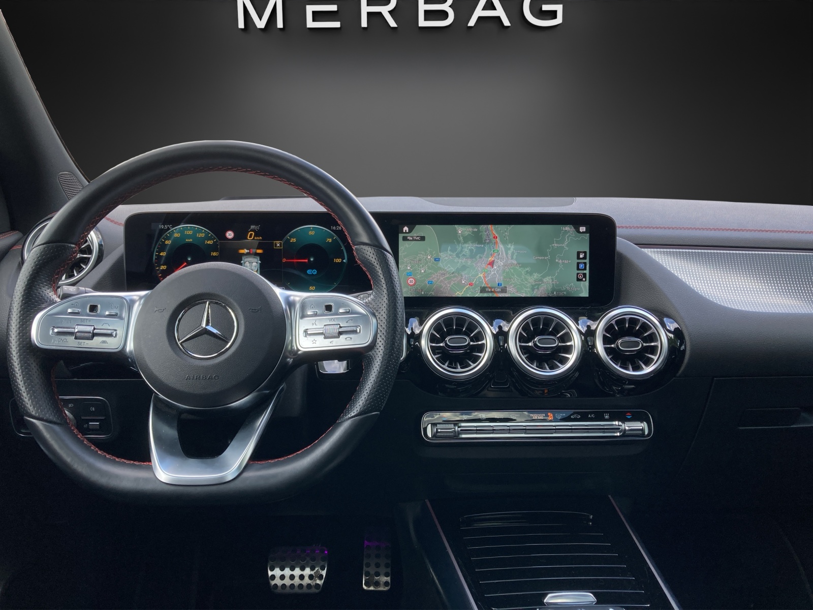 MERCEDES-BENZ EQB 300 4Matic AMG Line-image-10