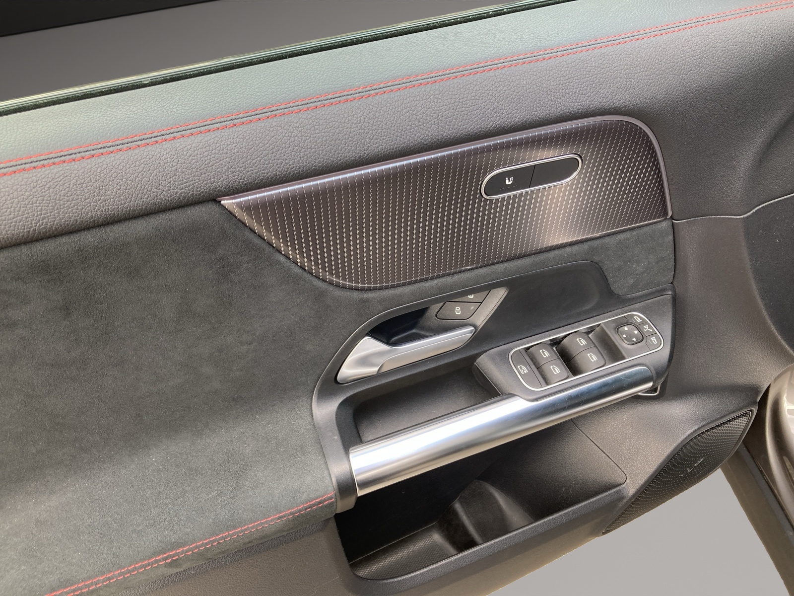 MERCEDES-BENZ EQB 300 4Matic AMG Line-image-11