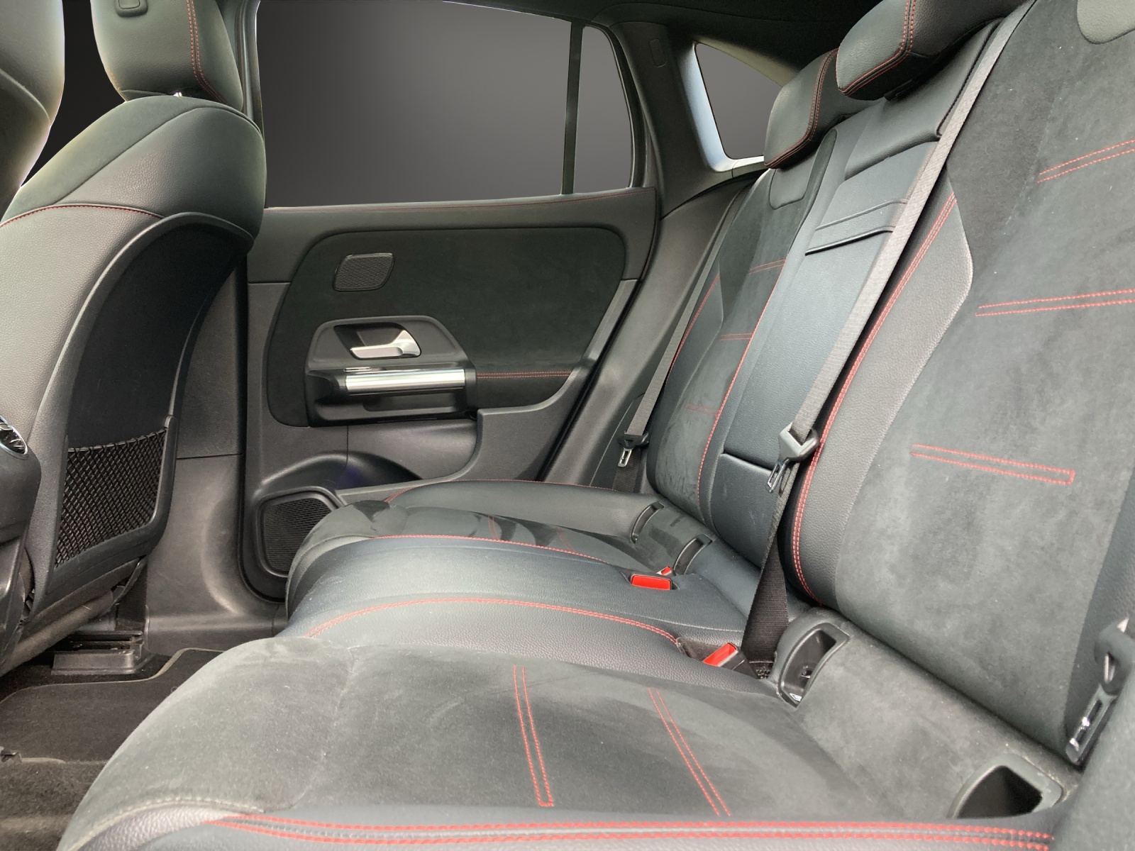 MERCEDES-BENZ EQB 300 4Matic AMG Line-image-13