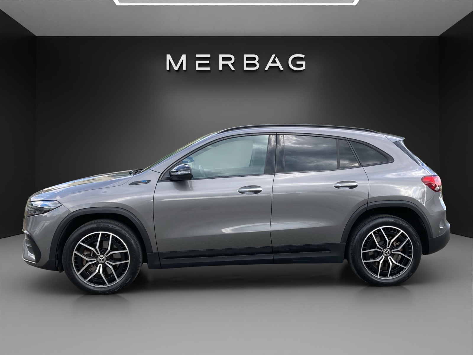 MERCEDES-BENZ EQB 300 4Matic AMG Line-image-1
