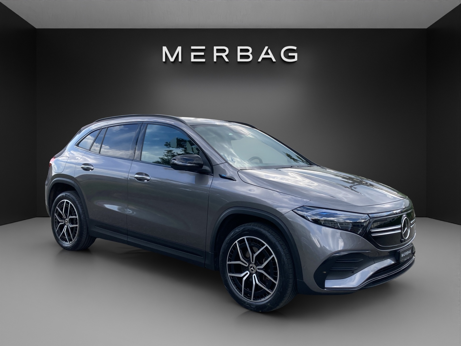 MERCEDES-BENZ EQB 300 4Matic AMG Line-image-4