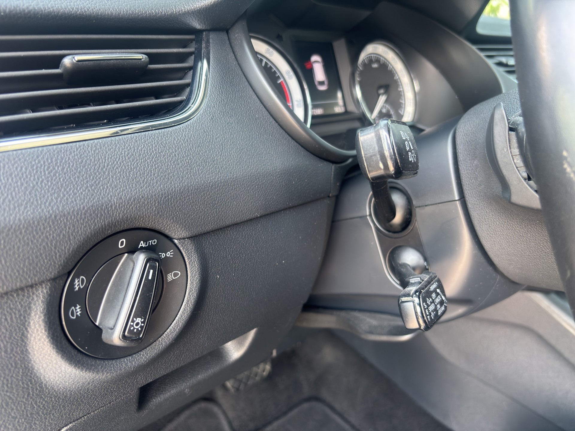 SKODA Octavia Combi 2.0 TSI Soleil 4x4 DSG-image-10