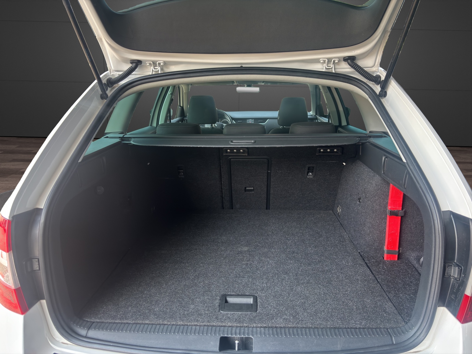 SKODA Octavia Combi 2.0 TSI Soleil 4x4 DSG-image-13