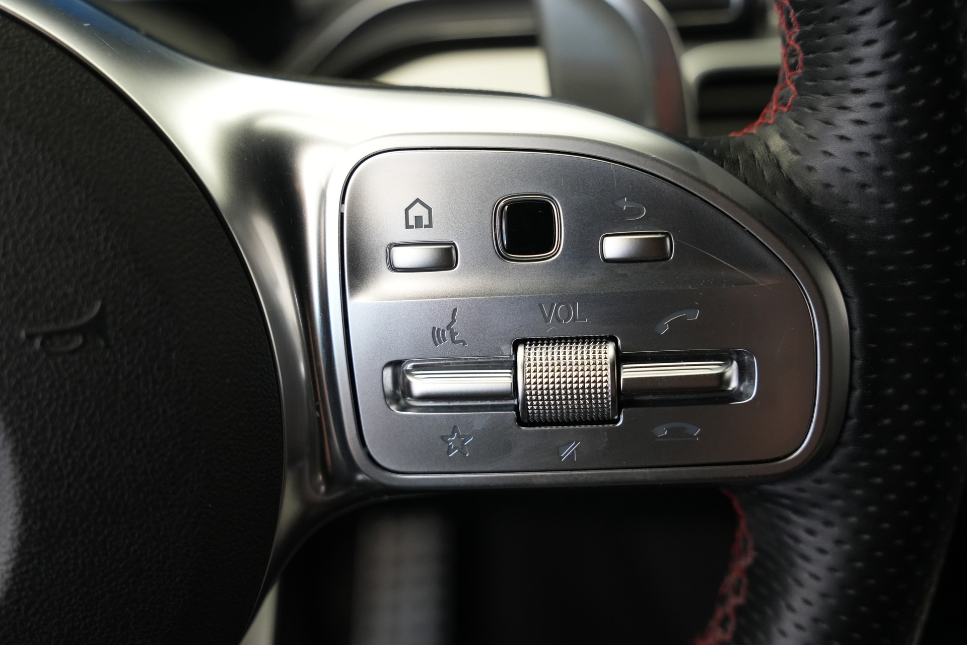 MERCEDES-BENZ GLE 53 AMG 4Matic+ 9G-Speedshift *CH-Fahrzeug*-image-23