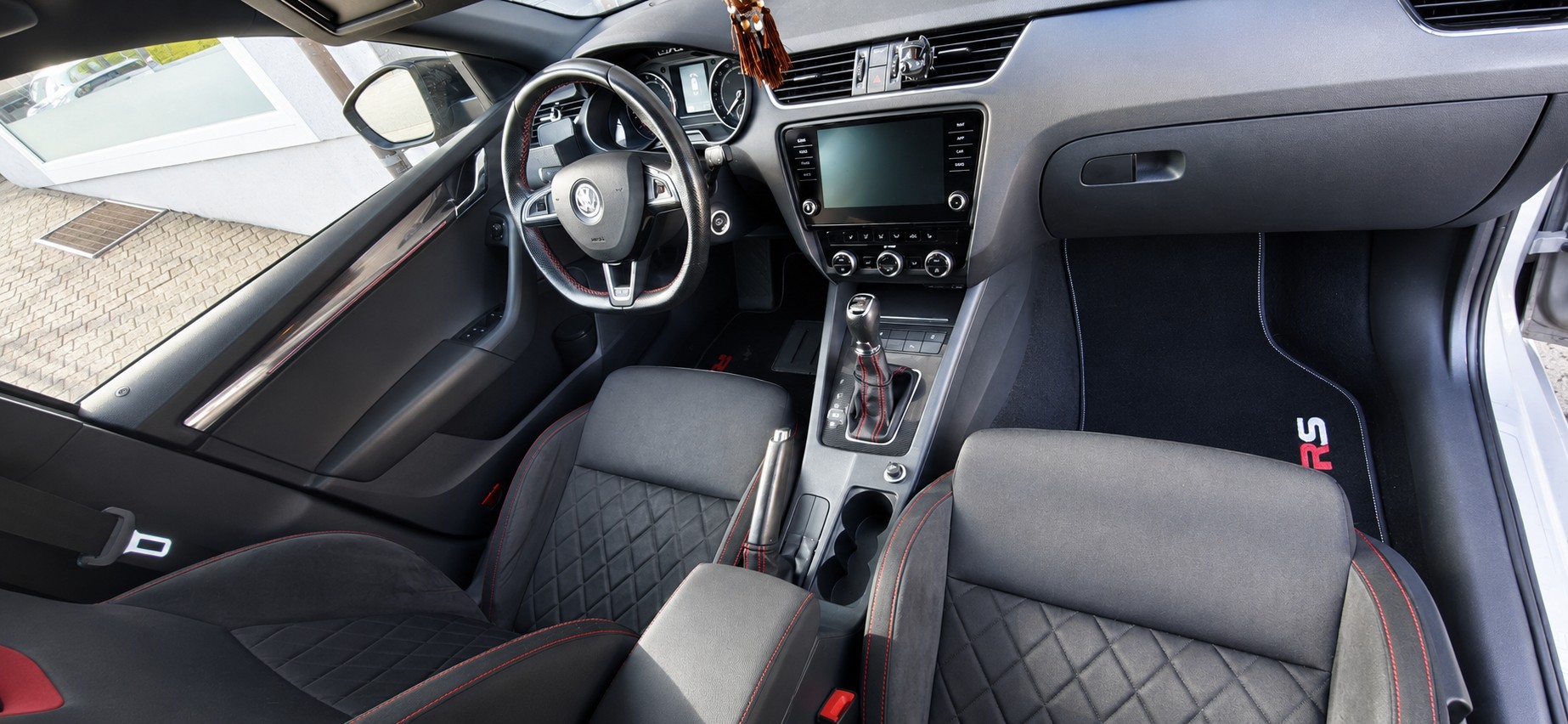 SKODA Octavia RS 2.0 TDI Prag 4x4 DSG Limited Edition-image-3