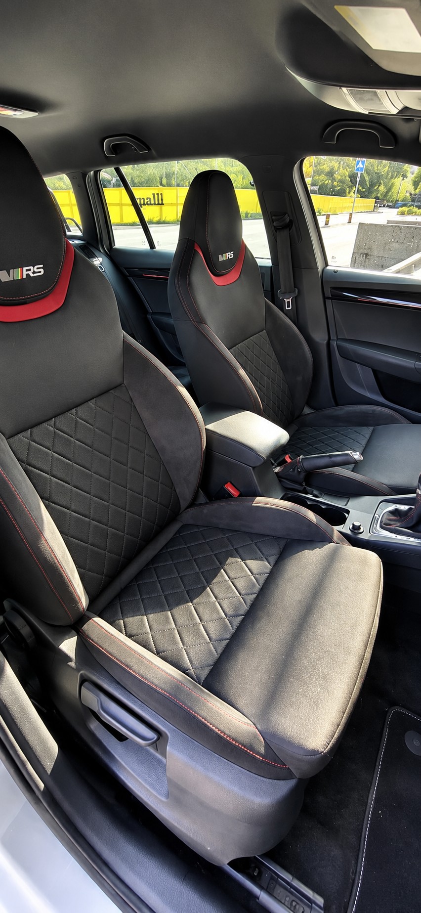 SKODA Octavia RS 2.0 TDI Prag 4x4 DSG Limited Edition-image-4