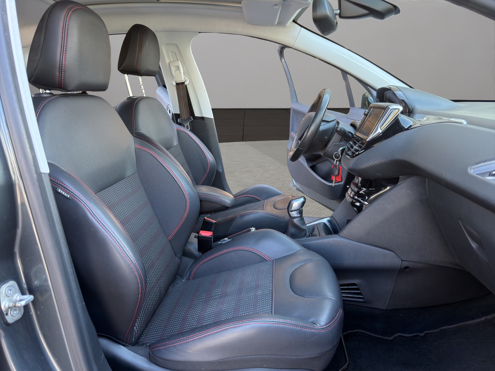 PEUGEOT 208 1.2 PureTech GT Line-image-16