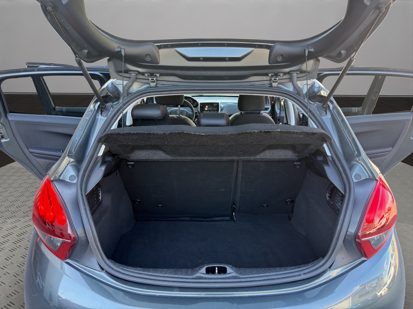PEUGEOT 208 1.2 PureTech GT Line-image-18