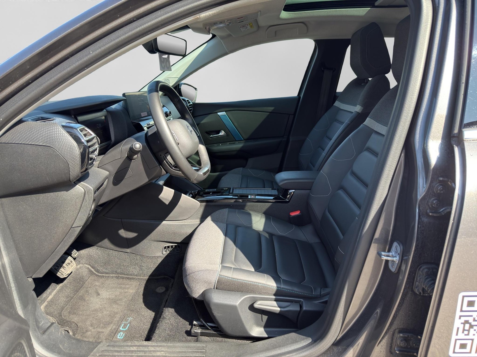 CITROEN e-C4 X Shine-image-1