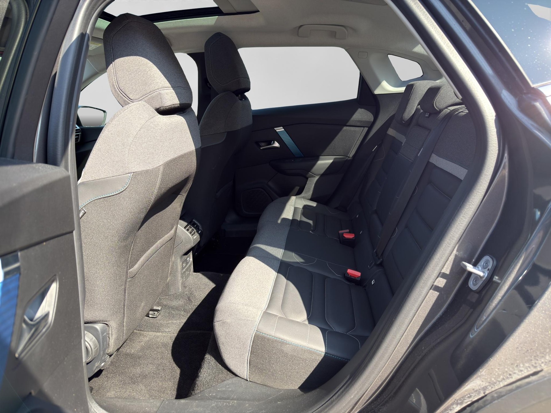 CITROEN e-C4 X Shine-image-7