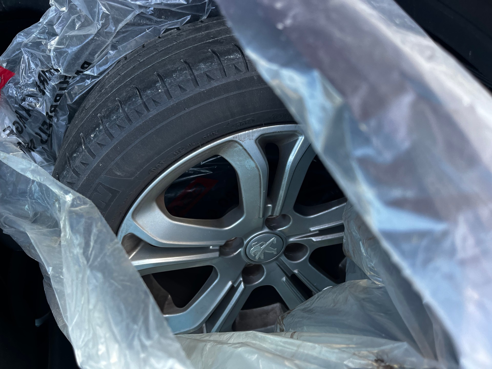 PEUGEOT 208 1.2 THP Allure-image-14