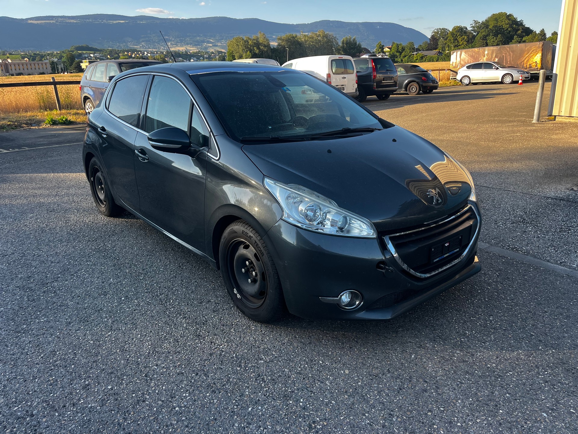 PEUGEOT 208 1.2 THP Allure-image-0