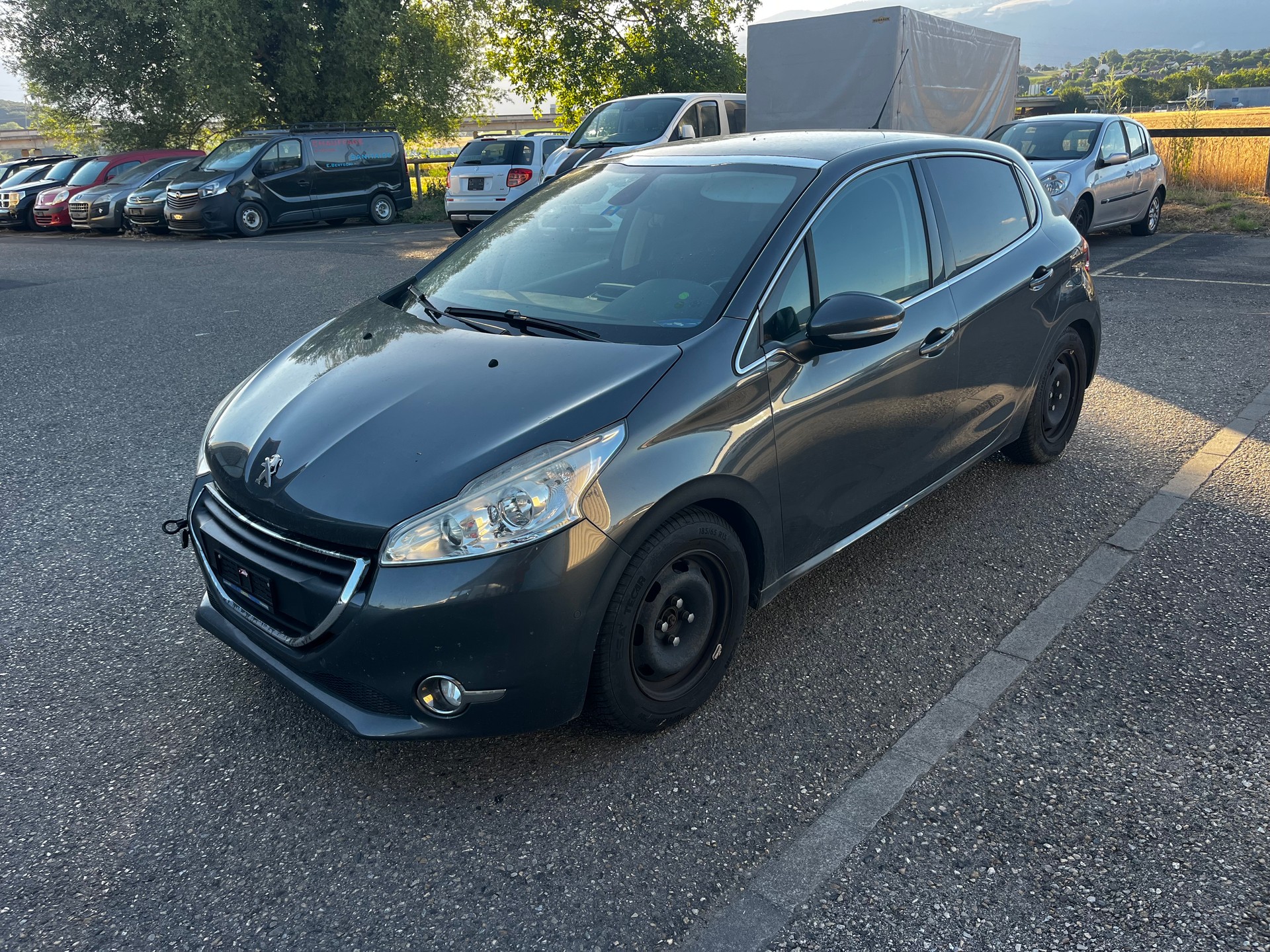 PEUGEOT 208 1.2 THP Allure-image-3