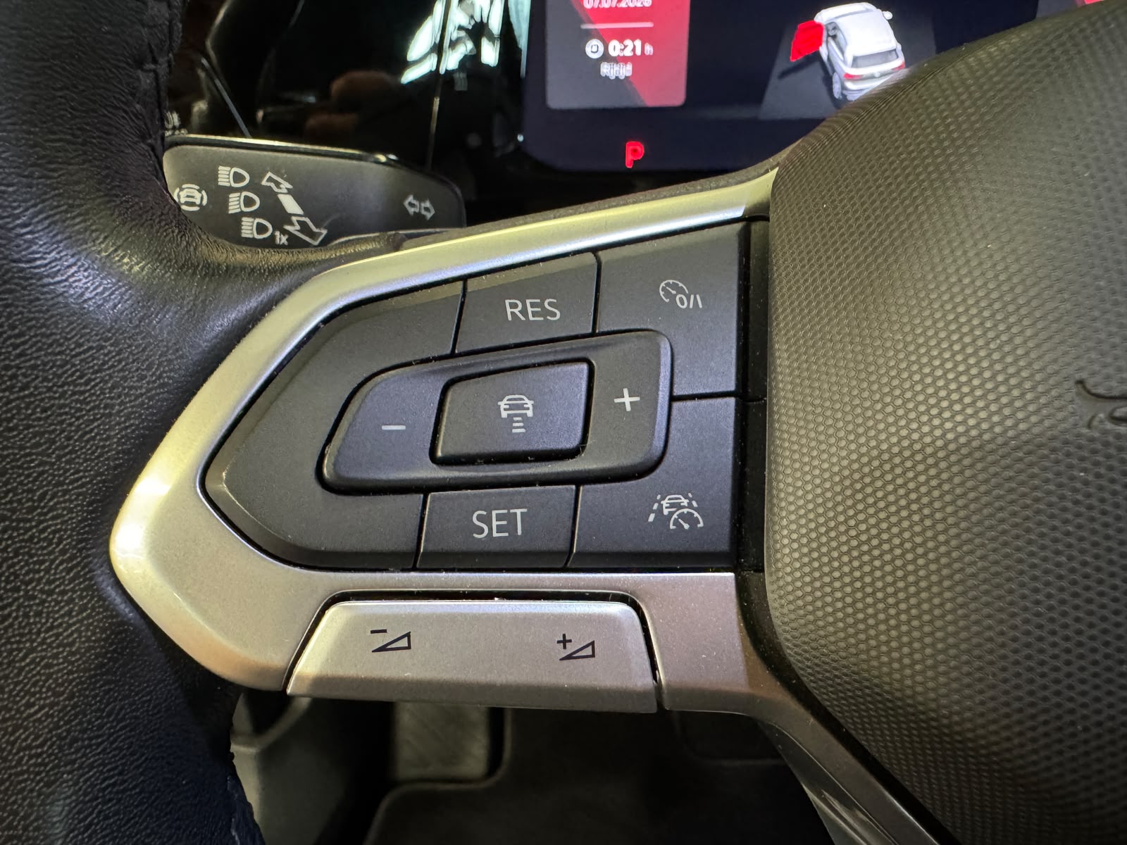 VW Golf 1.4 TSI PHEV Style-image-8