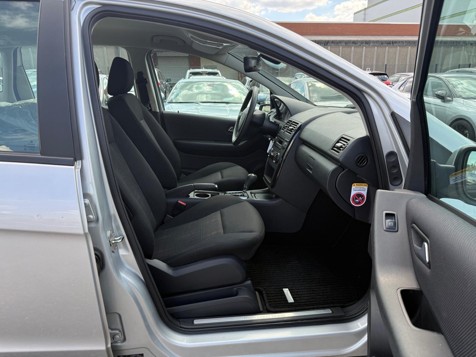MERCEDES-BENZ A 180 Classic-image-9
