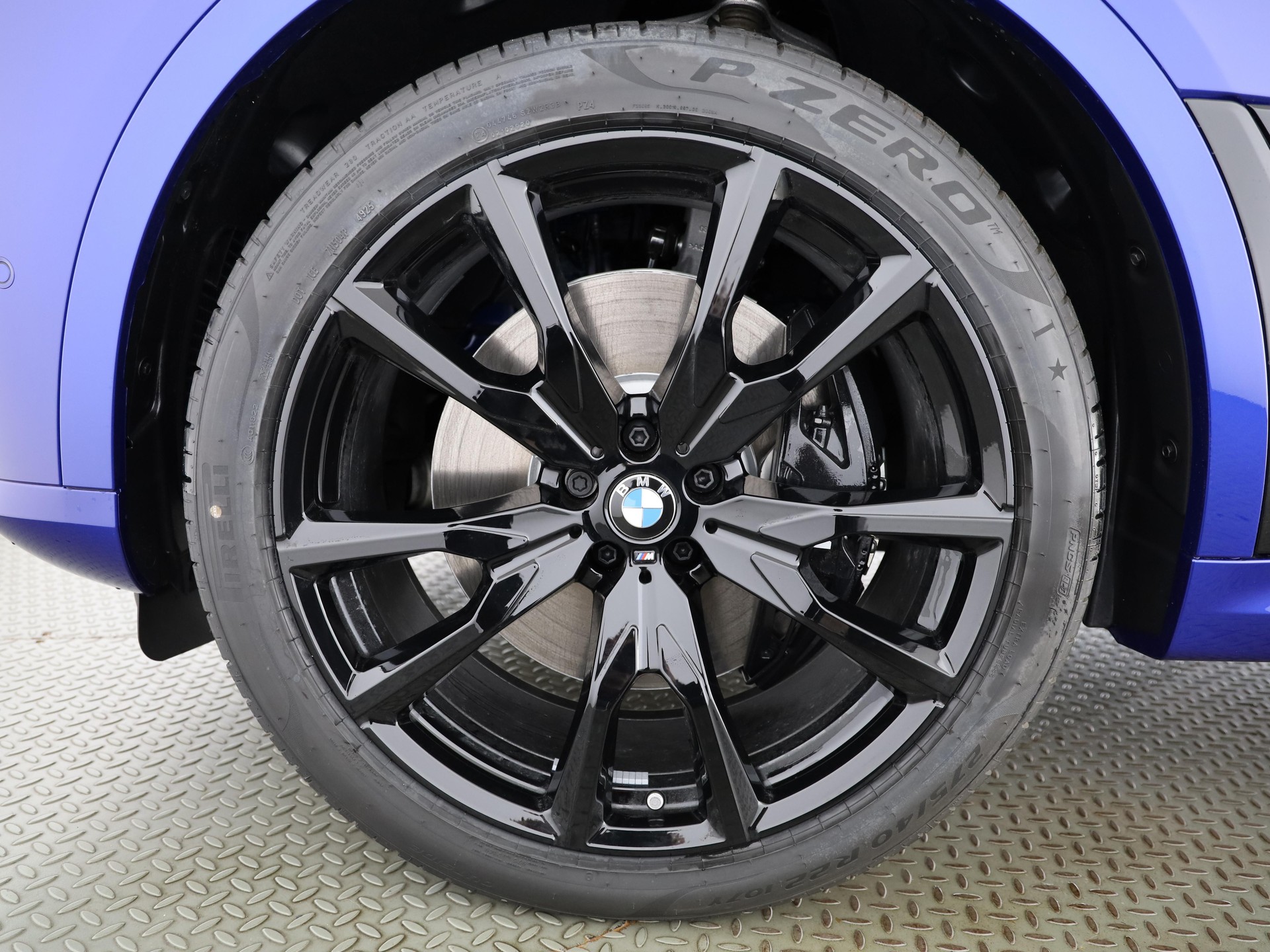 BMW X7 M60i-image-7