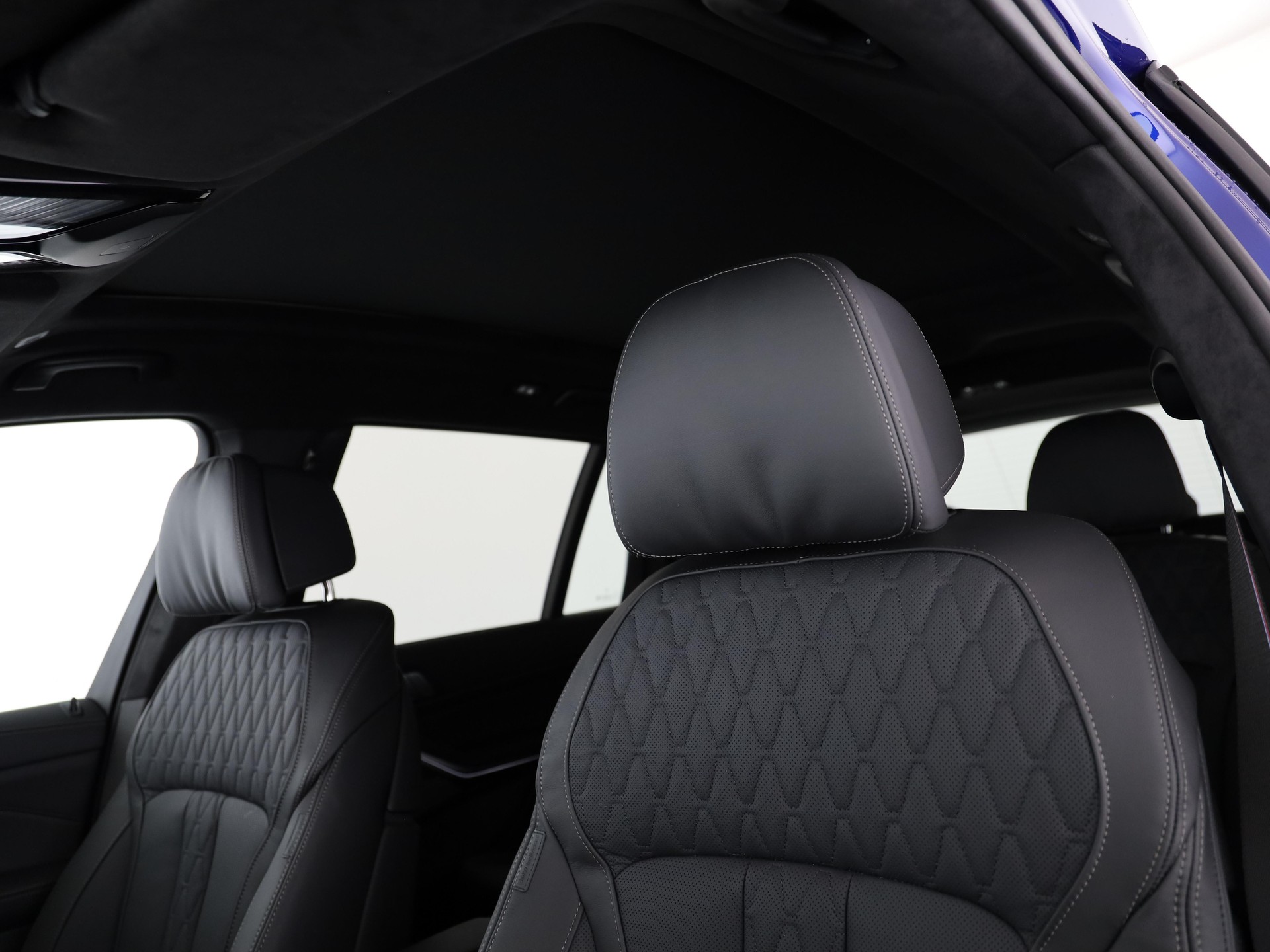 BMW X7 M60i-image-10