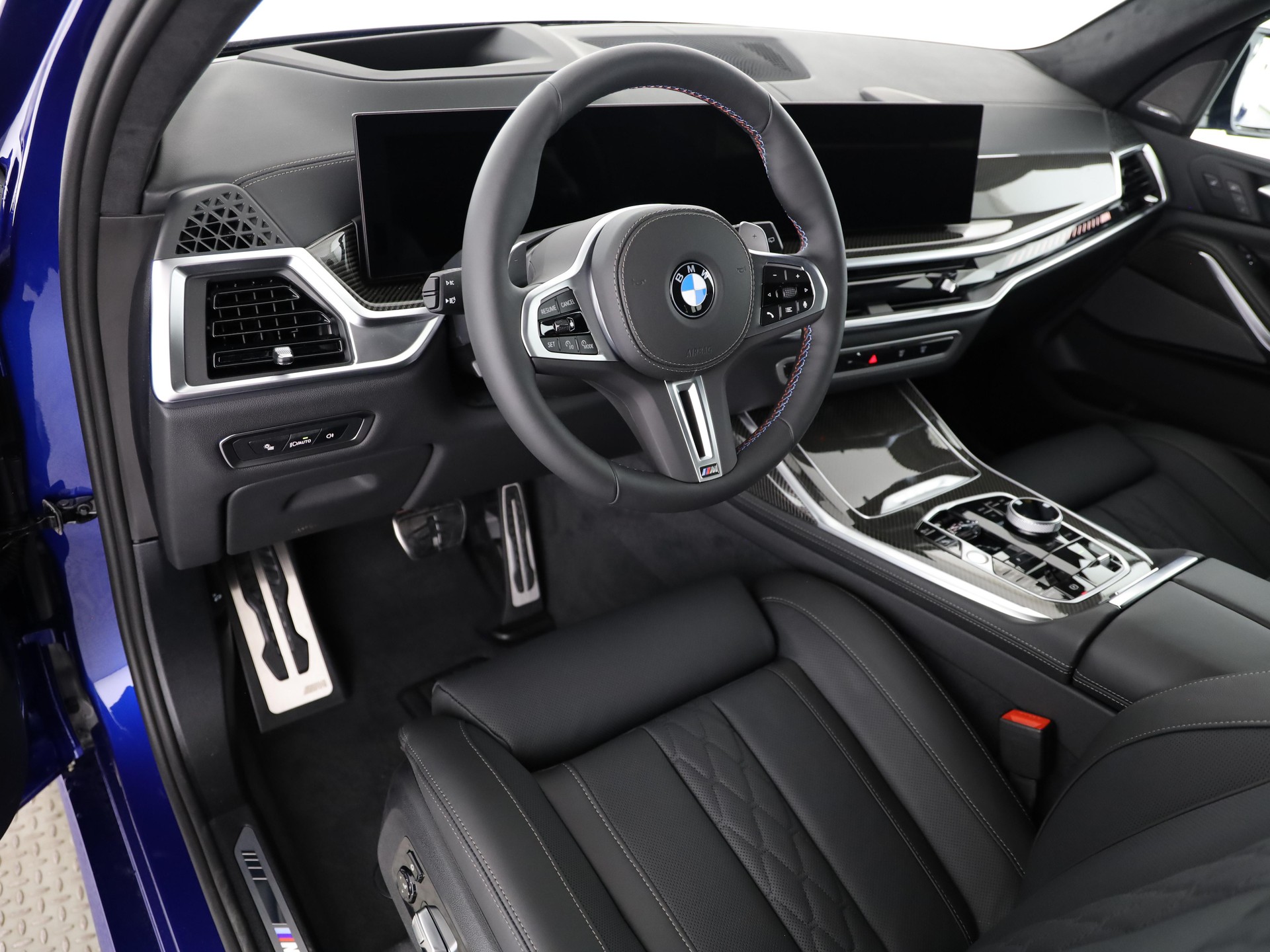 BMW X7 M60i-image-8