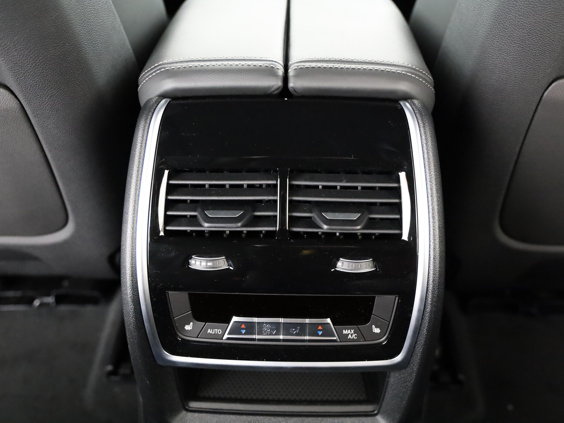 BMW X7 M60i-image-20