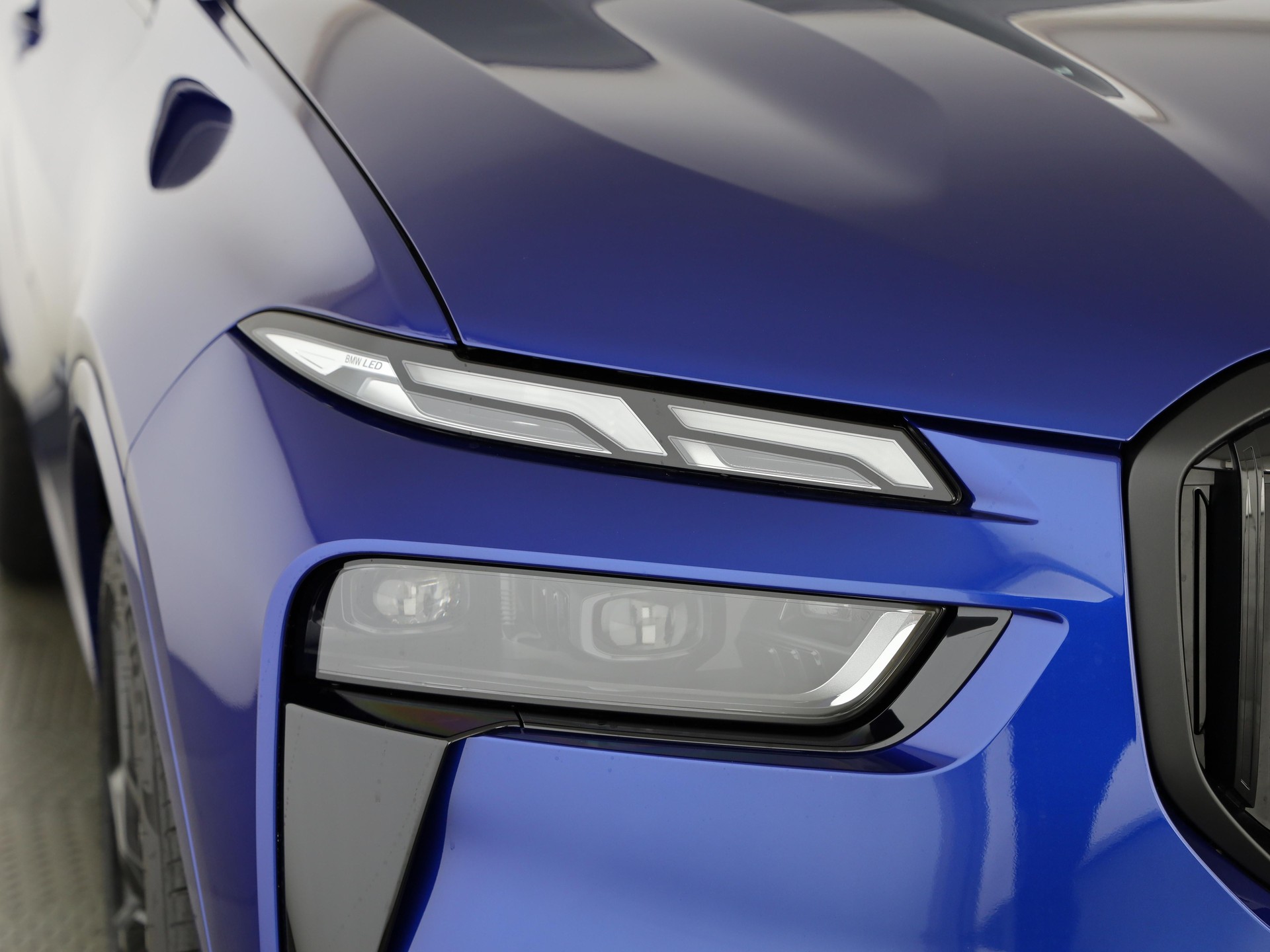 BMW X7 M60i-image-5