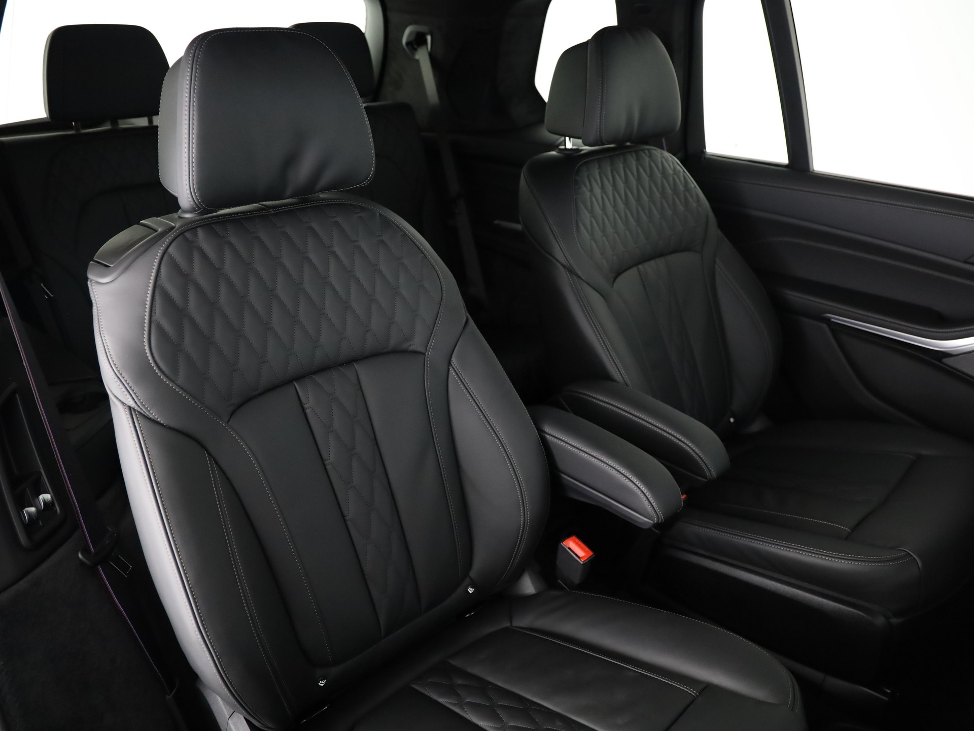 BMW X7 M60i-image-16