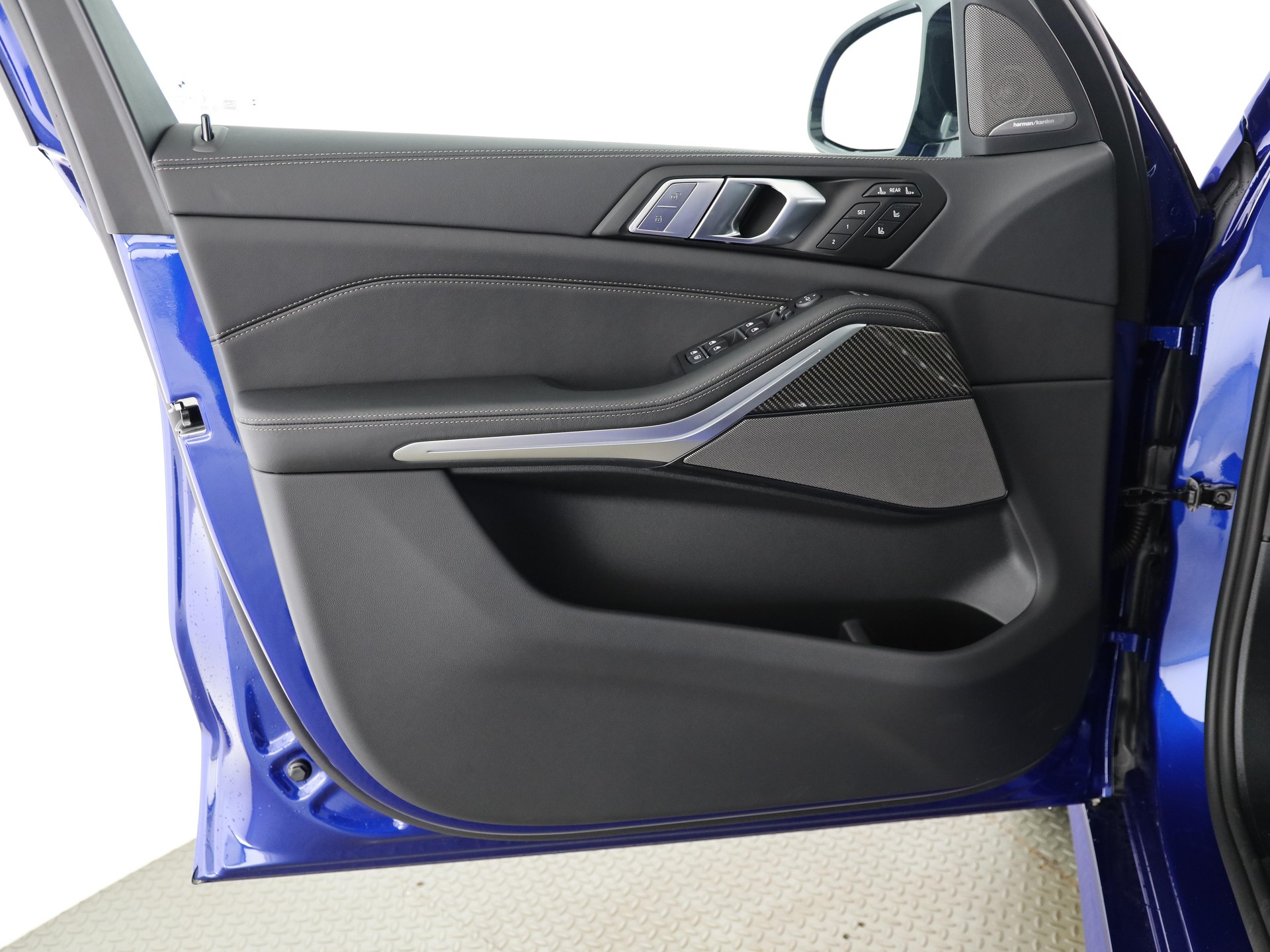BMW X7 M60i-image-11