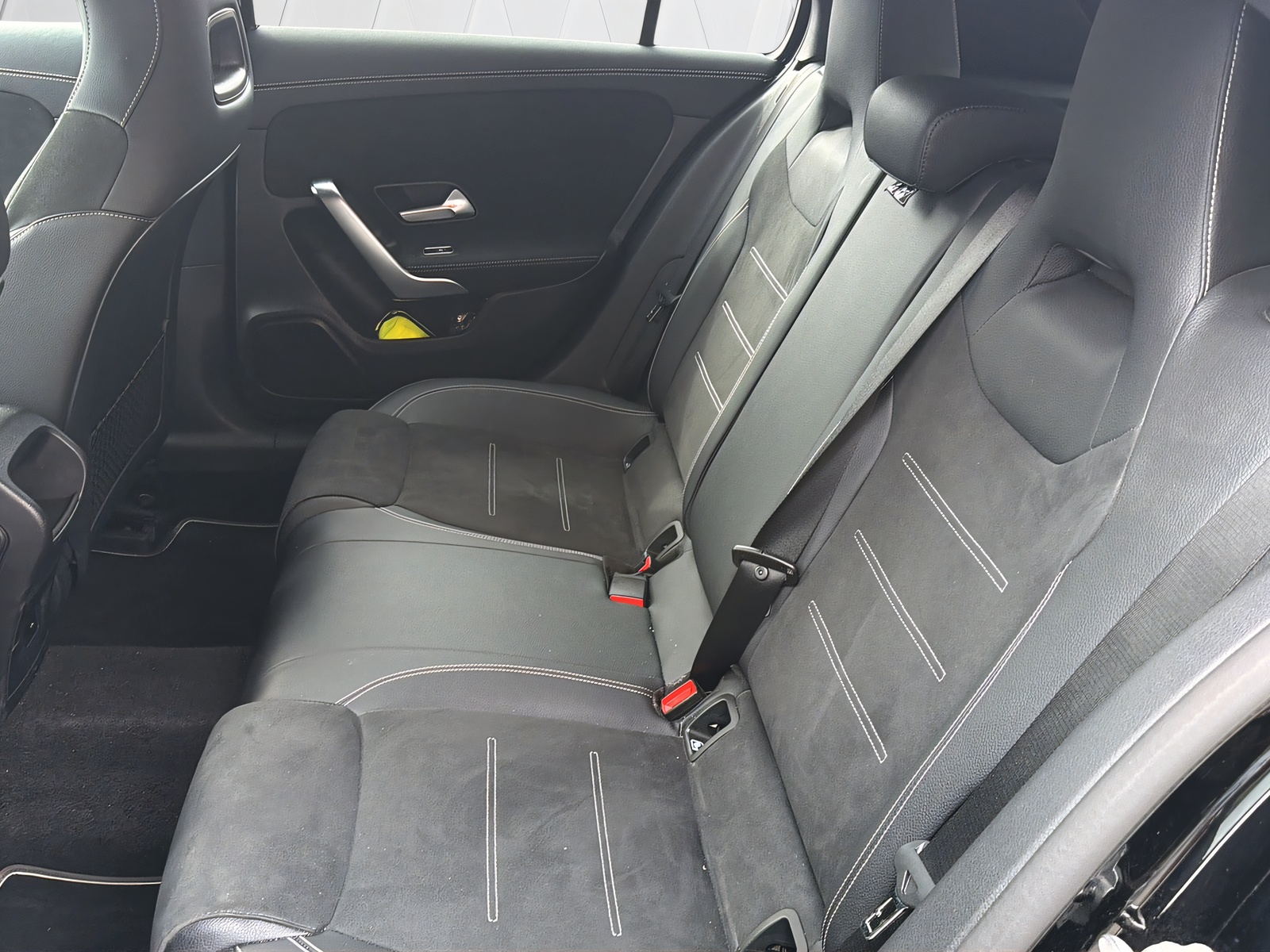 MERCEDES-BENZ A 200 d AMG Line 8G-DCT-image-11