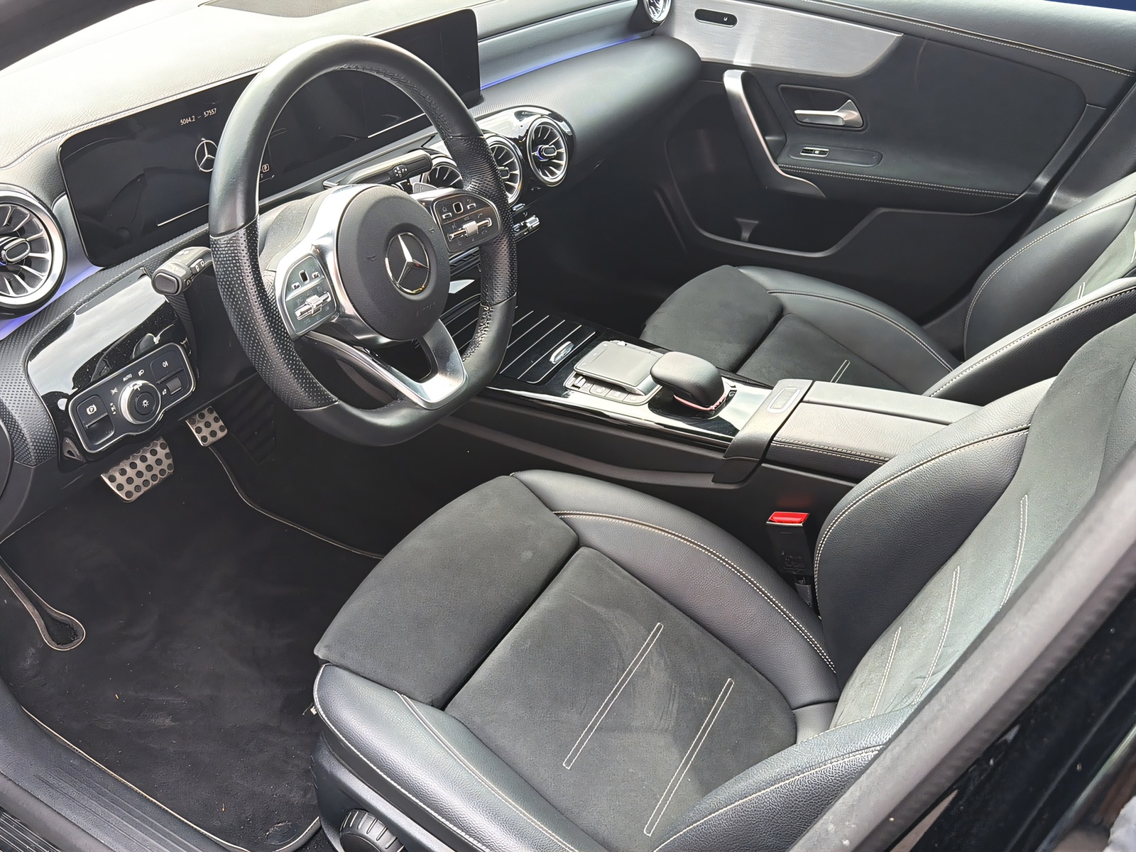 MERCEDES-BENZ A 200 d AMG Line 8G-DCT-image-8