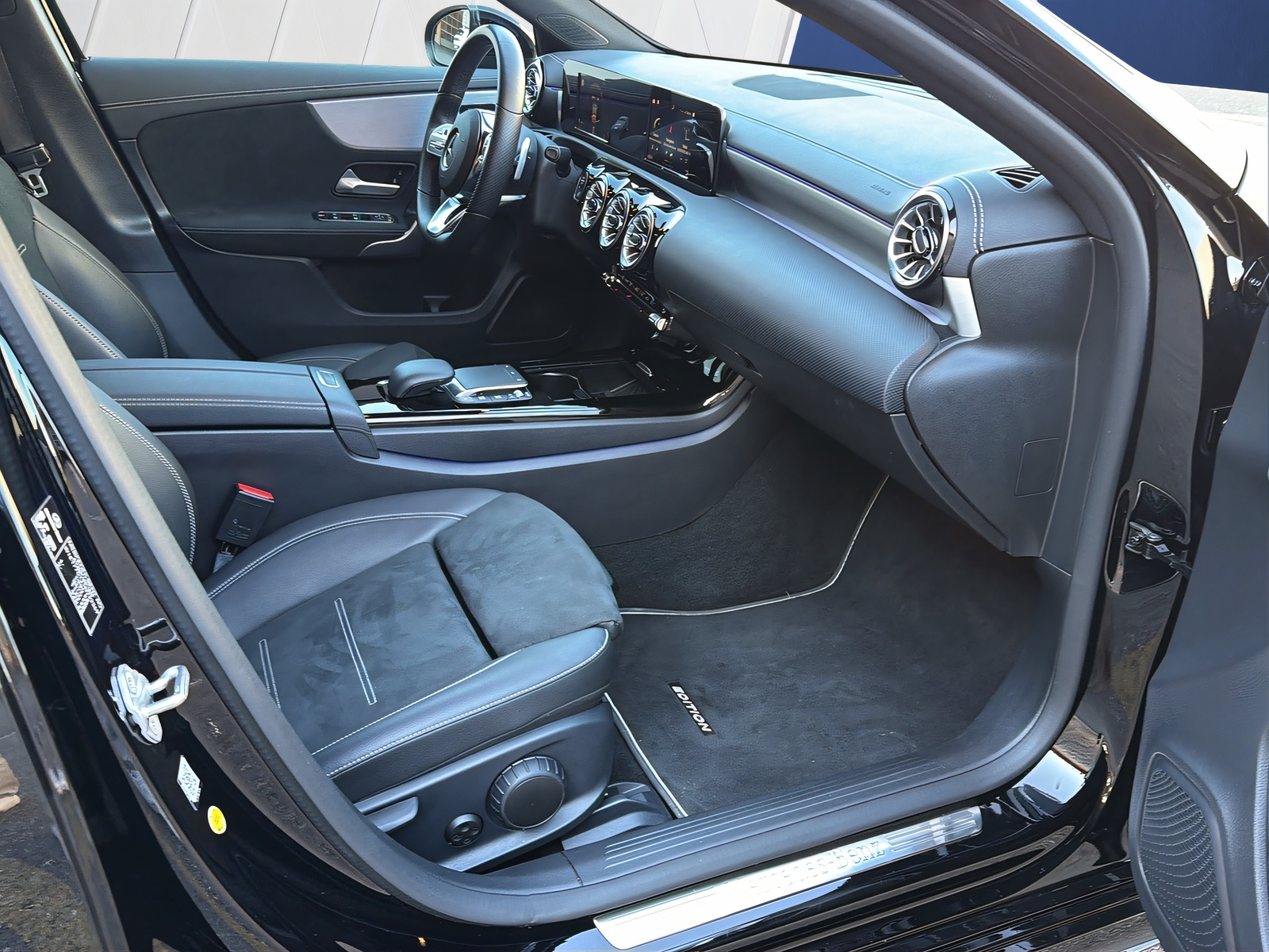 MERCEDES-BENZ A 200 d AMG Line 8G-DCT-image-10