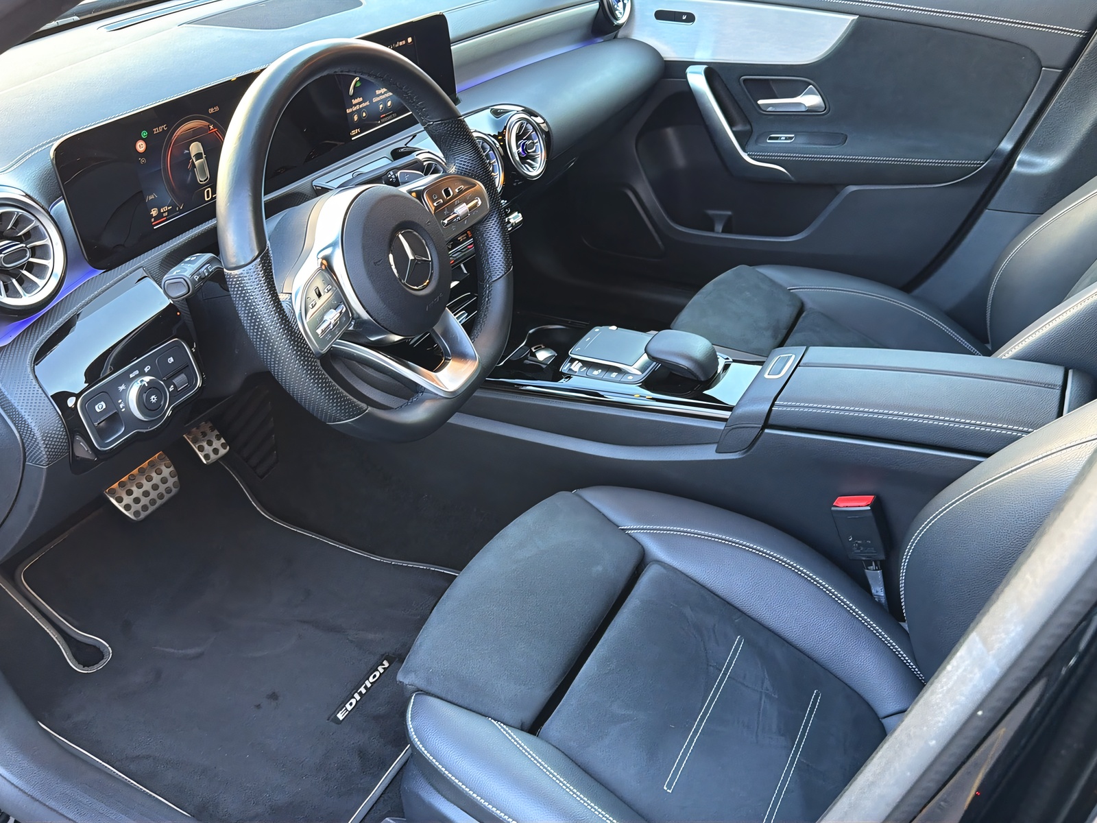 MERCEDES-BENZ A 200 d AMG Line 8G-DCT-image-8