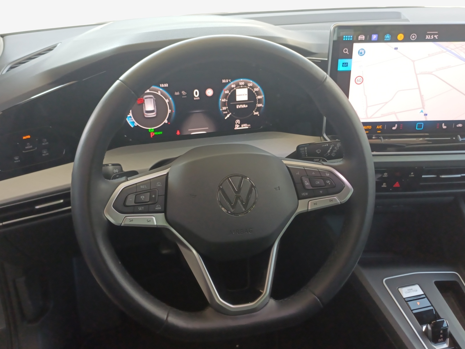 VW Golf Variant 1.5 eTSI mHEV Life DSG-image-9