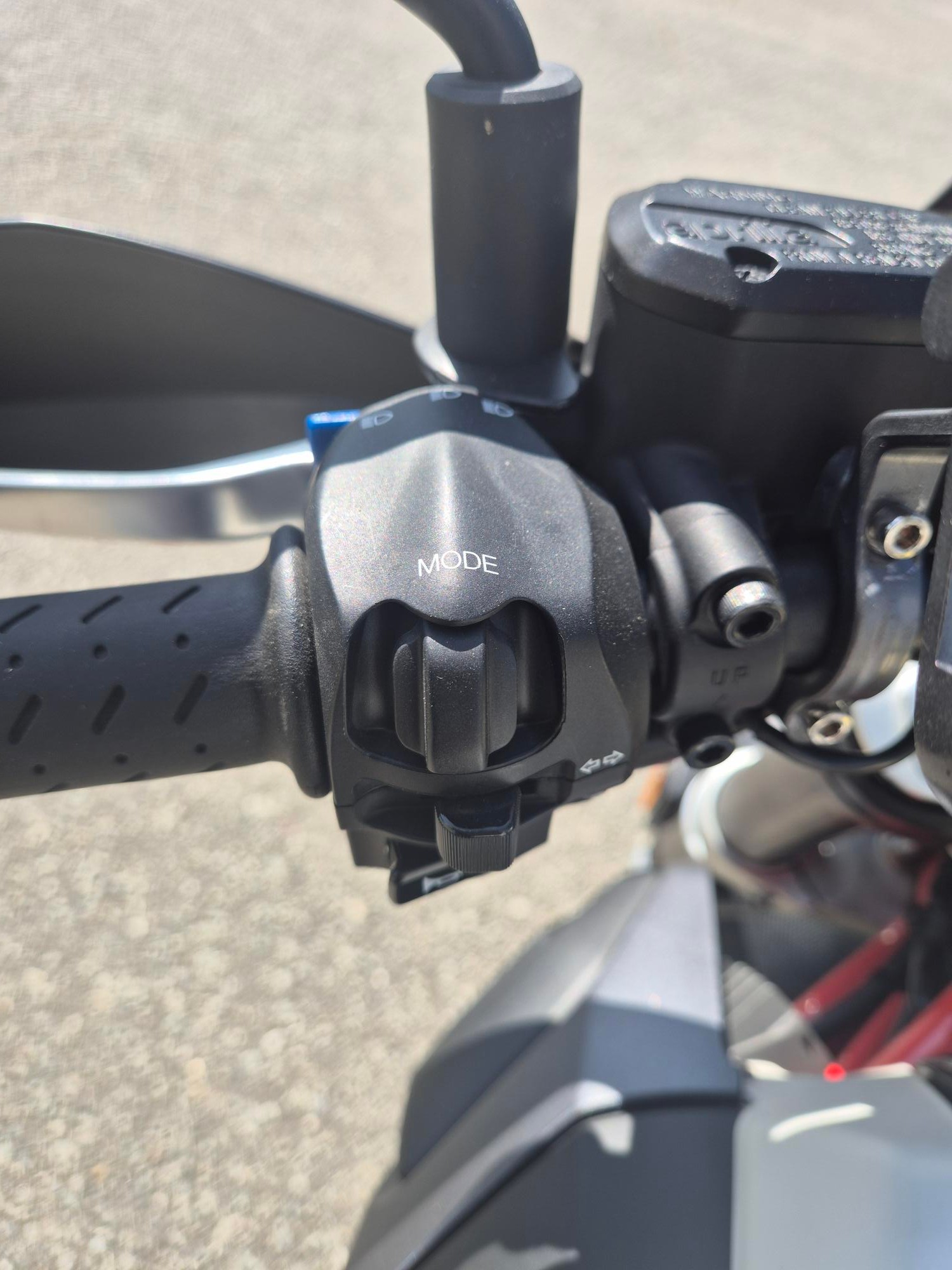 APRILIA SL 900 Shiver ABS-image-8