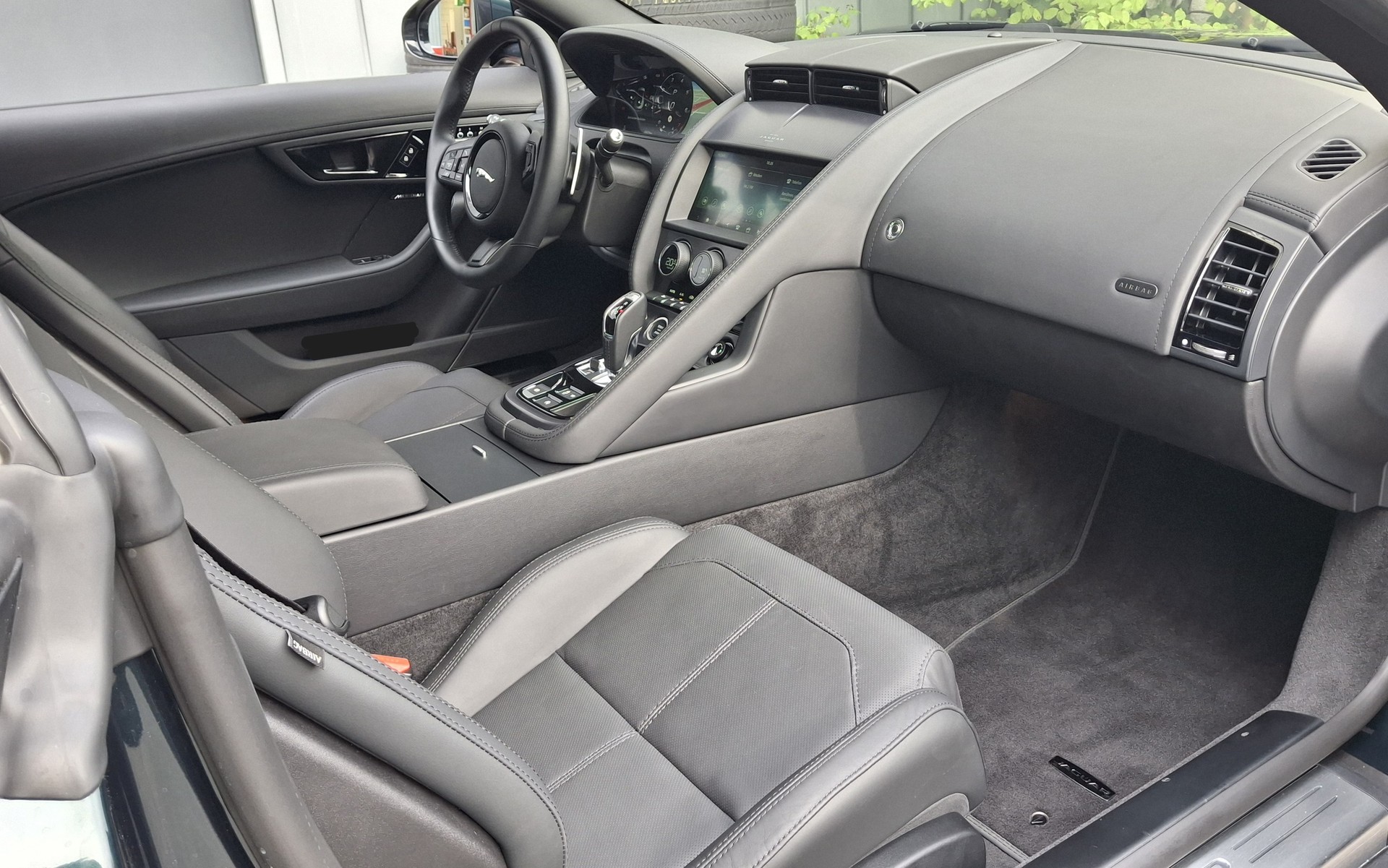 JAGUAR F-Type Coupé 2.0 I4 R-Dynamic Automatik-image-11