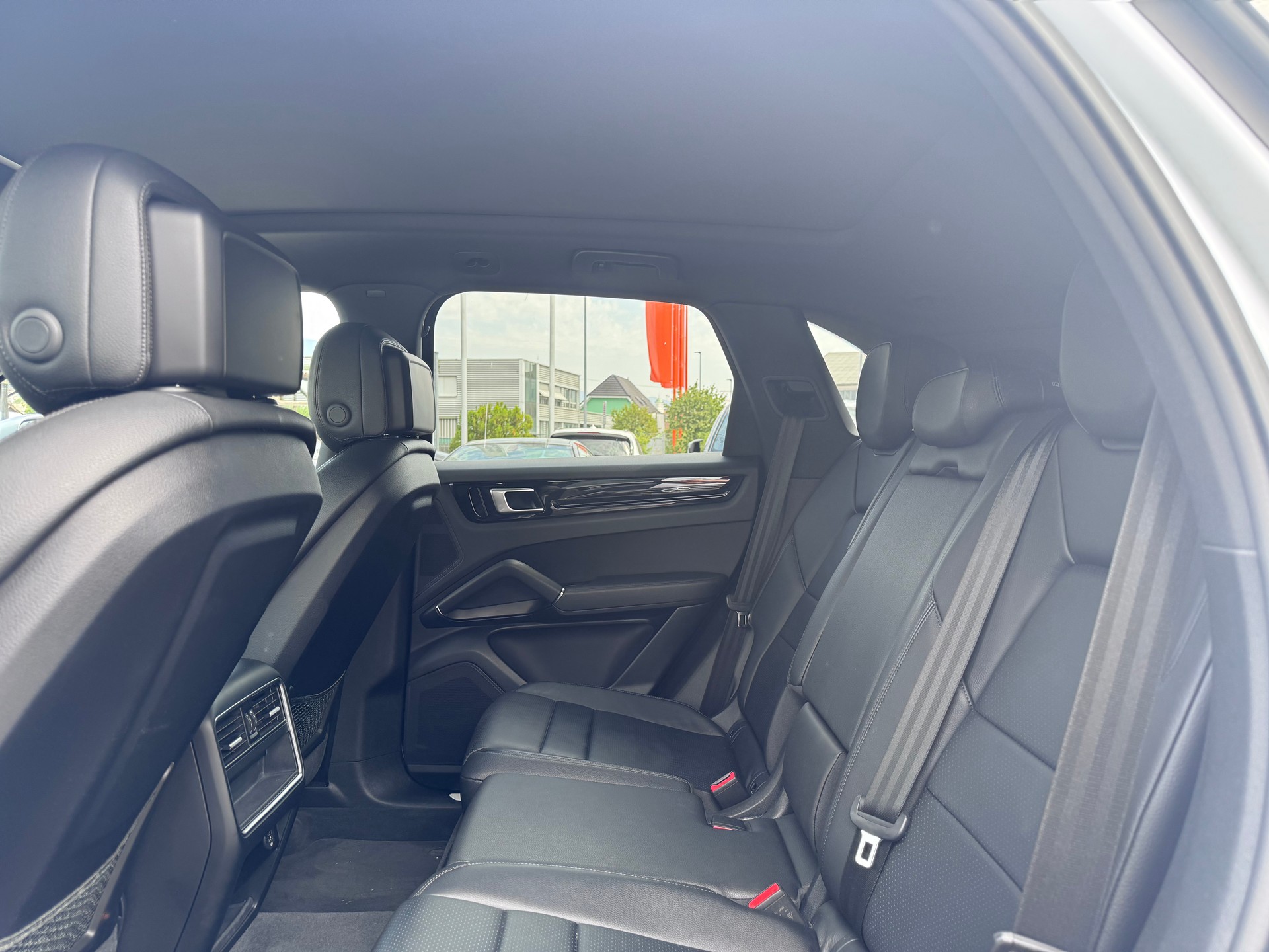 PORSCHE Cayenne-image-6