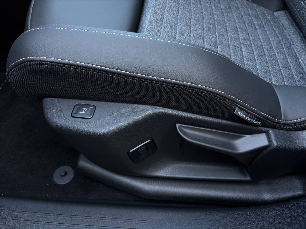 PEUGEOT 3008 1.2 Hybrid Allure Premium-image-11