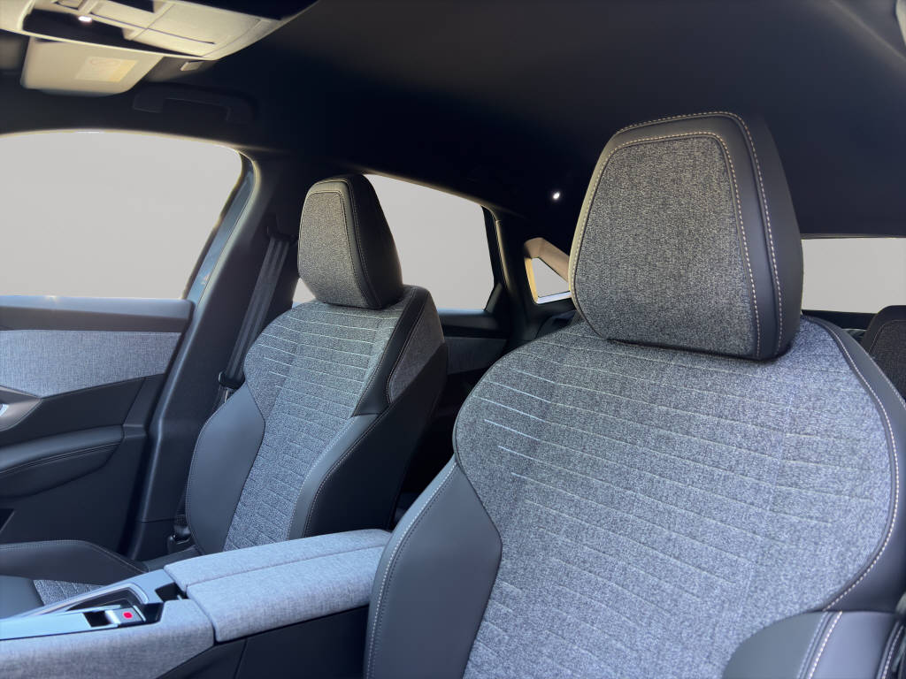 PEUGEOT 3008 1.2 Hybrid Allure Premium-image-8
