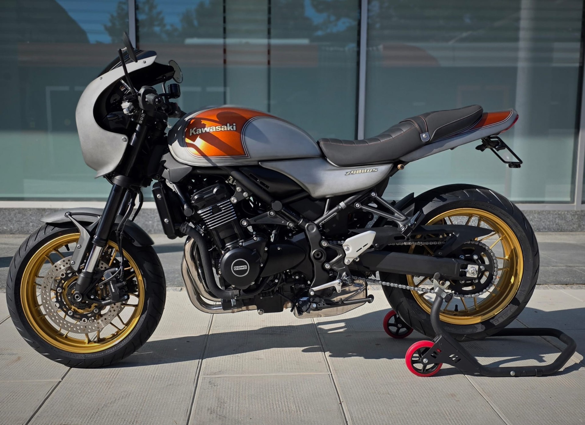 KAWASAKI Z 900 RS 100% Custom-showroom-element-2