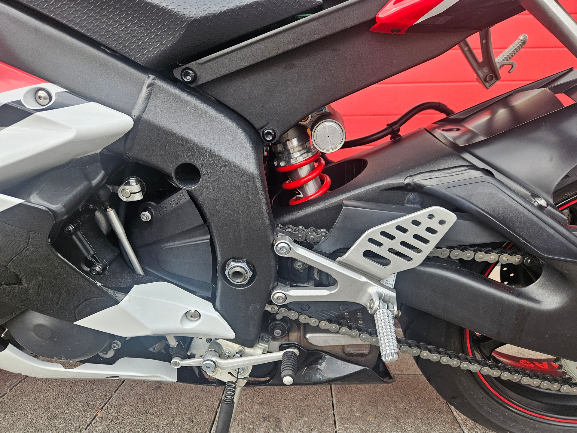 YAMAHA YZF-R6-image-8