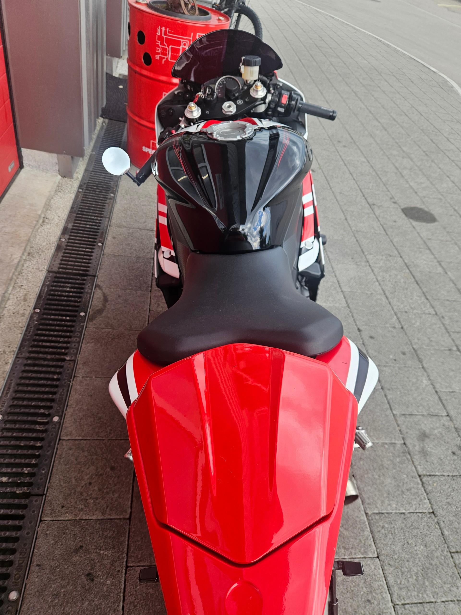 YAMAHA YZF-R6-image-14