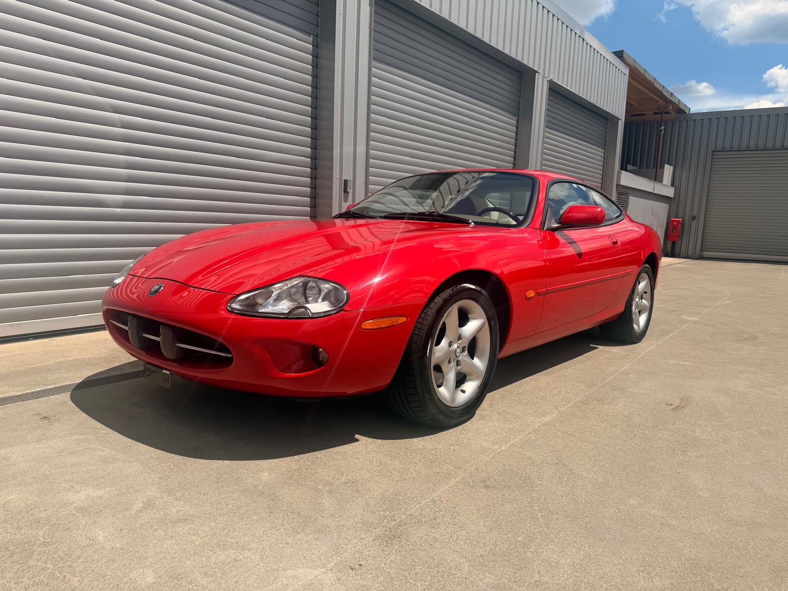 JAGUAR XK8-image-0