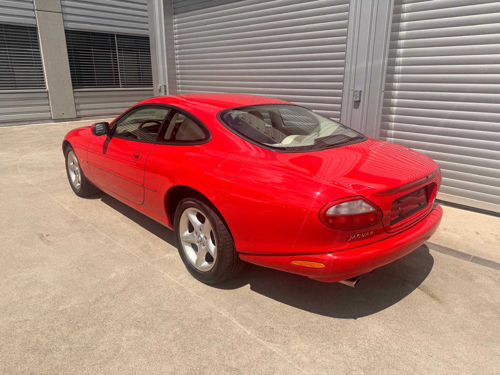 JAGUAR XK8-image-3