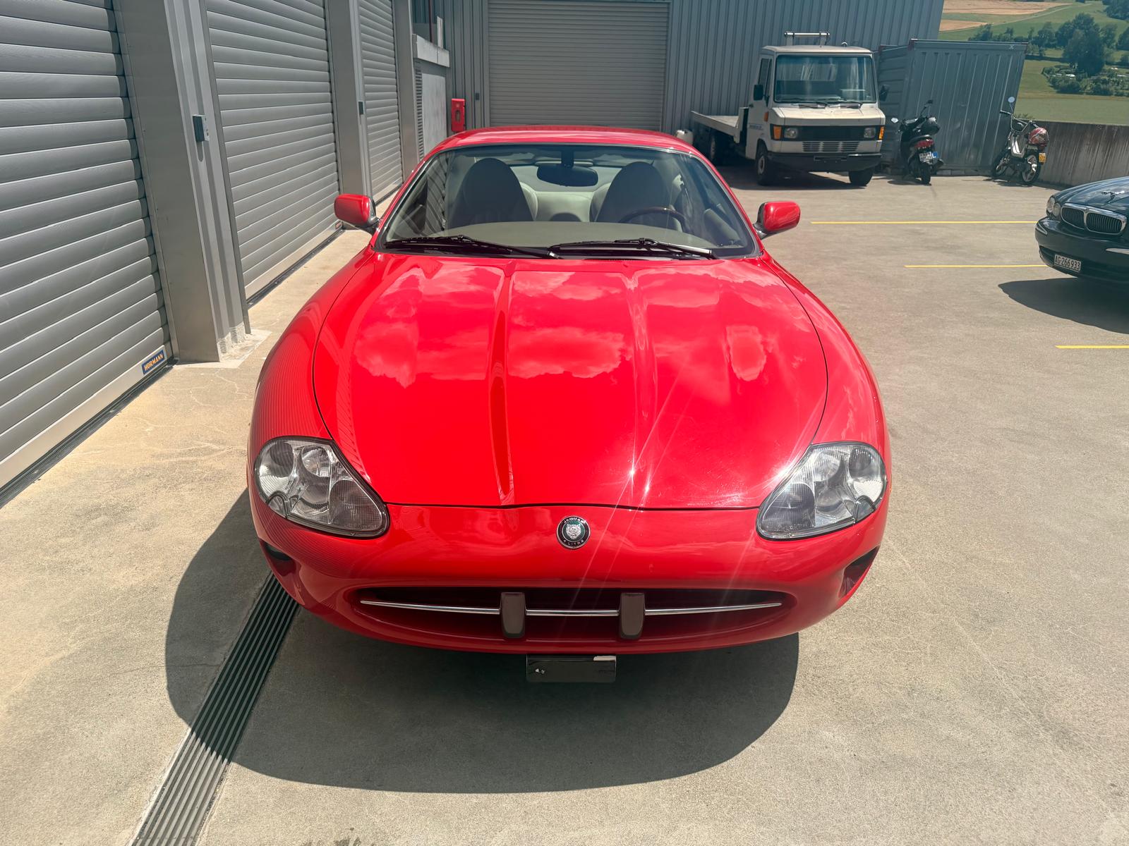 JAGUAR XK8-image-2