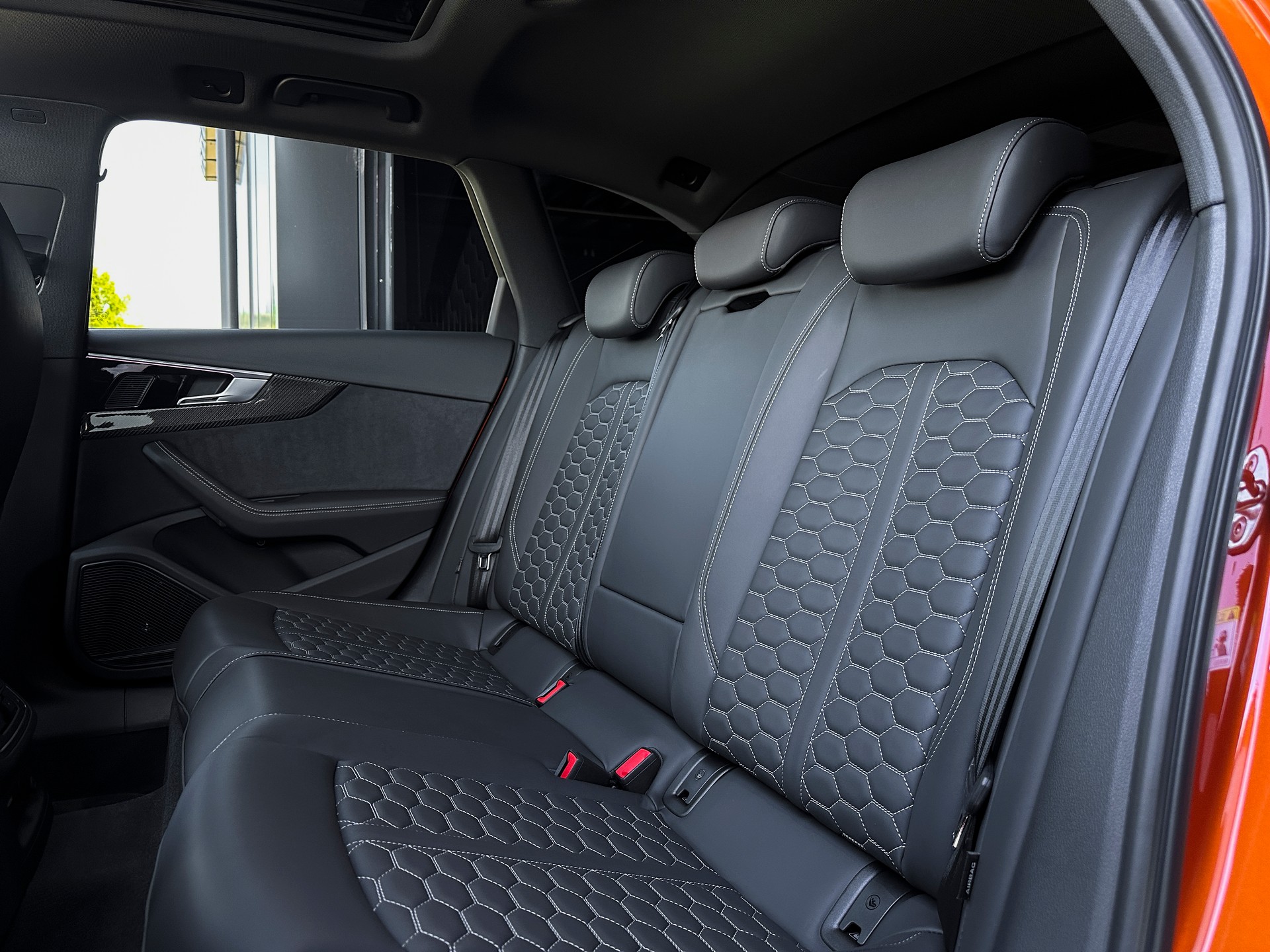 AUDI RS4 Avant quattro tiptronic-image-11