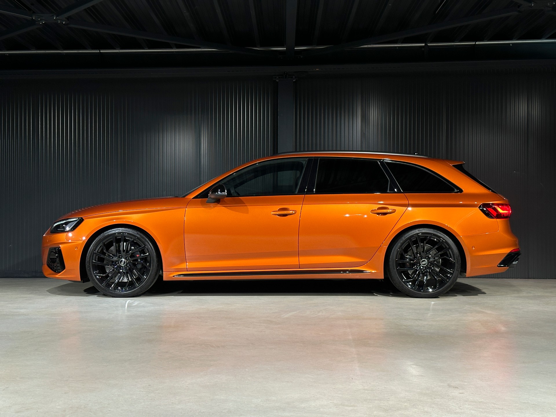 AUDI RS4 Avant quattro tiptronic-image-8
